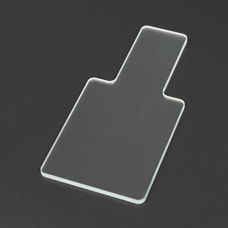 Ultrahvitt fargeløst optisk glass