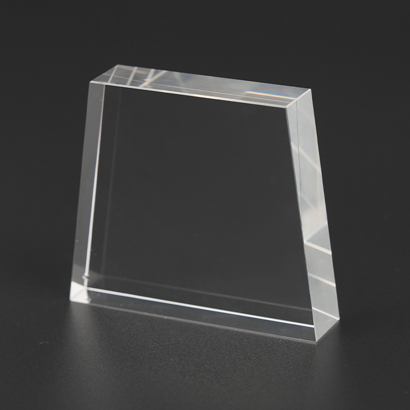 Prisme fargeløst optisk glass